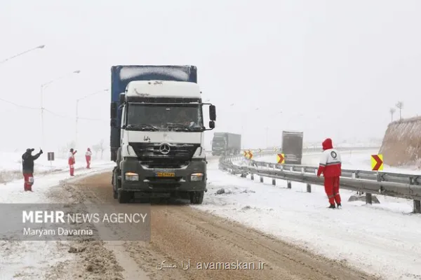 استقرار راهداران در محورهای برف گیر